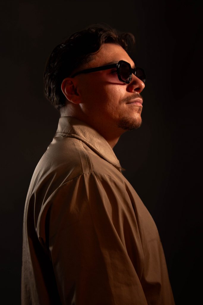 Portrait photo en studio à Grenoble – éclairage professionnel et rendu naturel (JR Digital & Print)